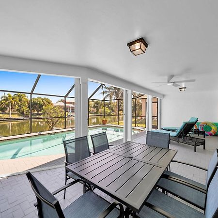 Luxury Waterfront Haven In Cape Coral - Dog-Friendly Escape With Private Pool别墅 外观 照片