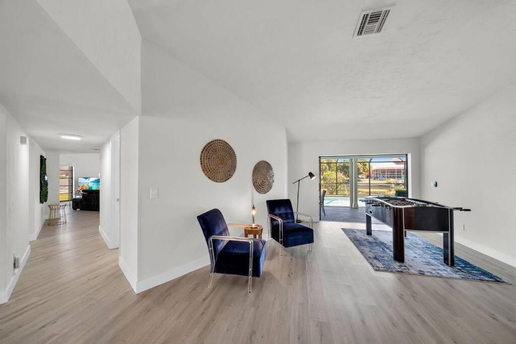 Luxury Waterfront Haven In Cape Coral - Dog-Friendly Escape With Private Pool别墅 外观 照片