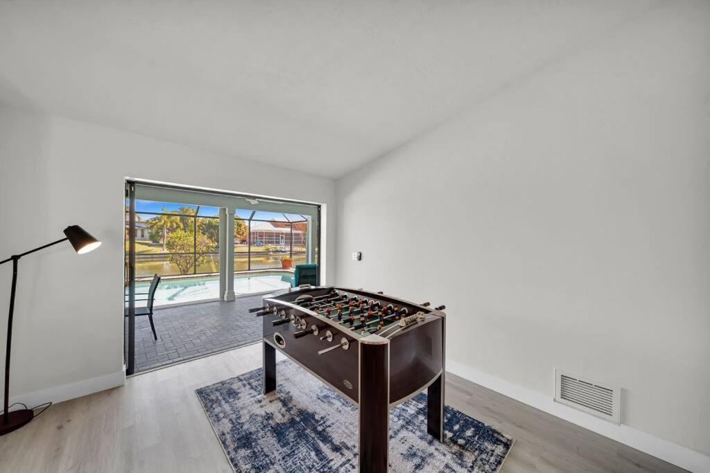 Luxury Waterfront Haven In Cape Coral - Dog-Friendly Escape With Private Pool别墅 外观 照片