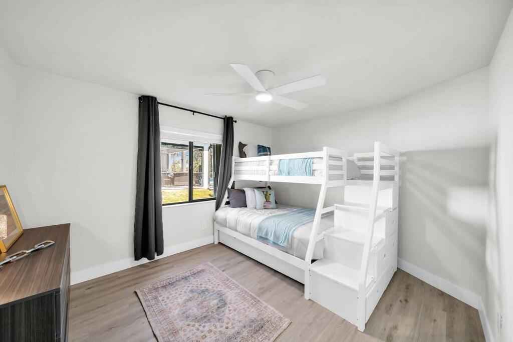 Luxury Waterfront Haven In Cape Coral - Dog-Friendly Escape With Private Pool别墅 外观 照片