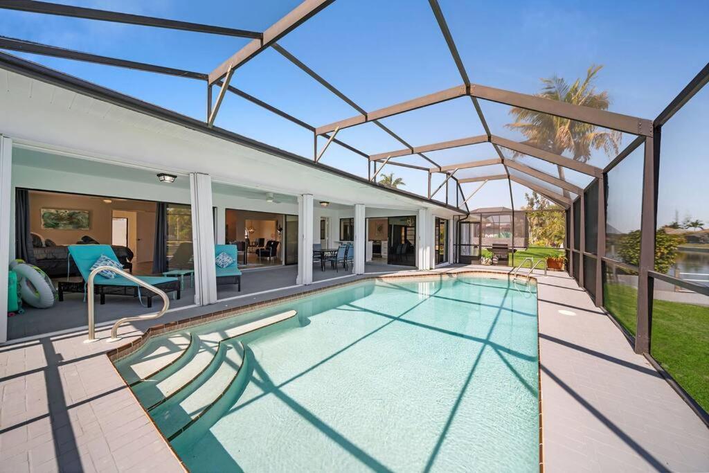 Luxury Waterfront Haven In Cape Coral - Dog-Friendly Escape With Private Pool别墅 外观 照片