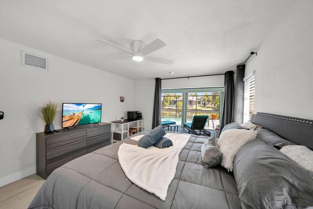 Luxury Waterfront Haven In Cape Coral - Dog-Friendly Escape With Private Pool别墅 外观 照片