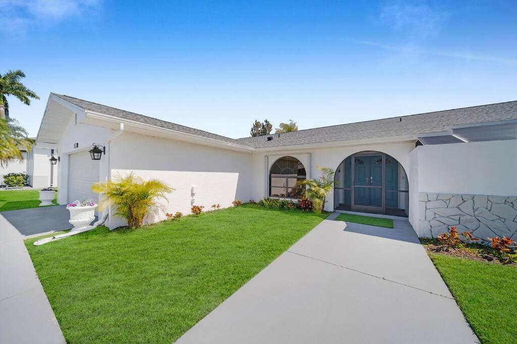 Luxury Waterfront Haven In Cape Coral - Dog-Friendly Escape With Private Pool别墅 外观 照片
