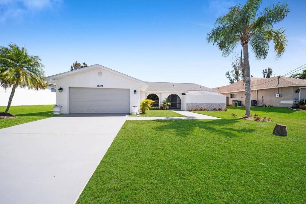 Luxury Waterfront Haven In Cape Coral - Dog-Friendly Escape With Private Pool别墅 外观 照片