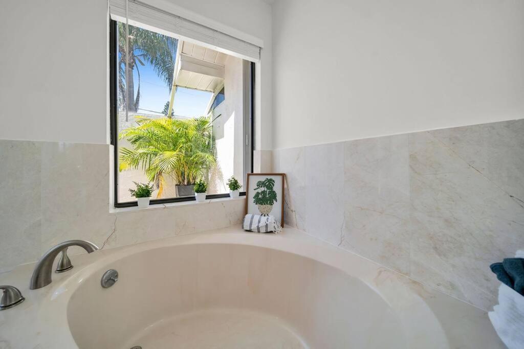 Luxury Waterfront Haven In Cape Coral - Dog-Friendly Escape With Private Pool别墅 外观 照片