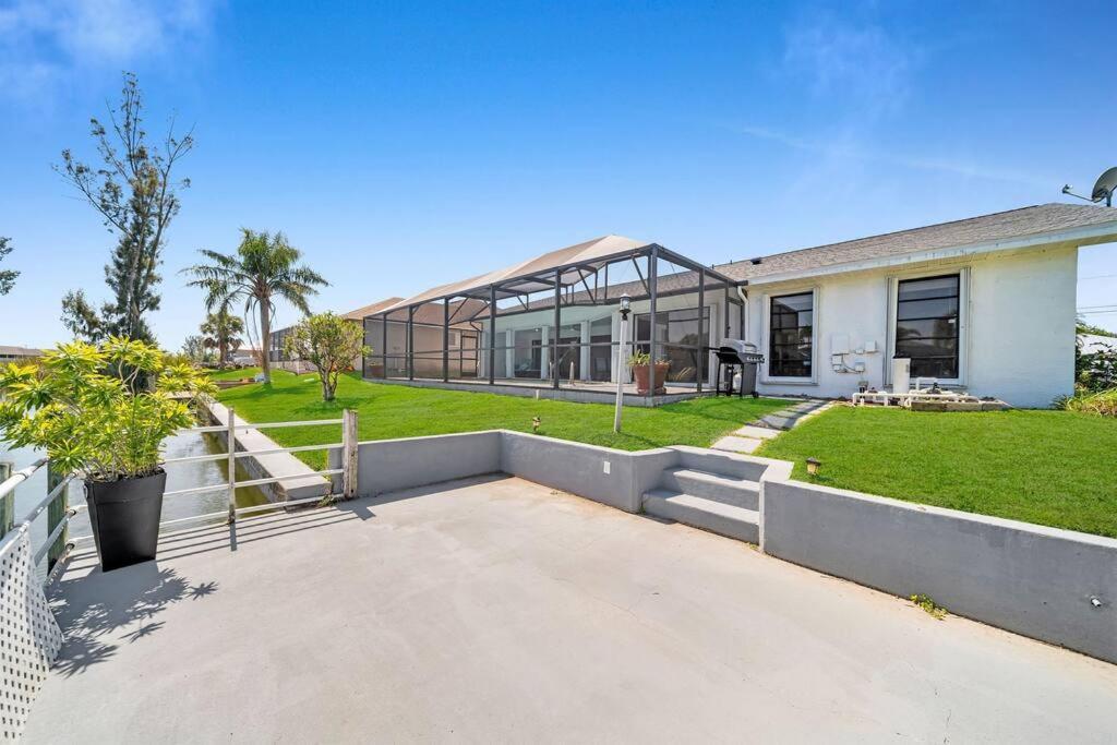 Luxury Waterfront Haven In Cape Coral - Dog-Friendly Escape With Private Pool别墅 外观 照片